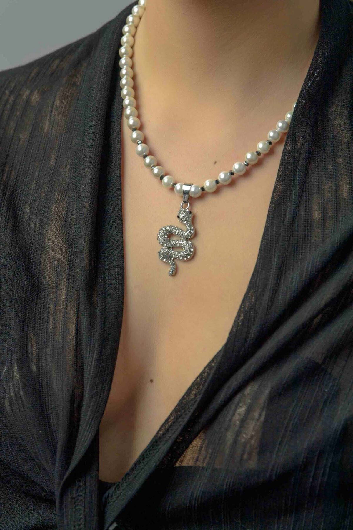 White Pearl Necklace with Snake Shape
