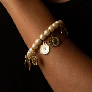 Gold Bracelet with Off-white Pearls