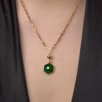 Necklace With Green Metallic Motif