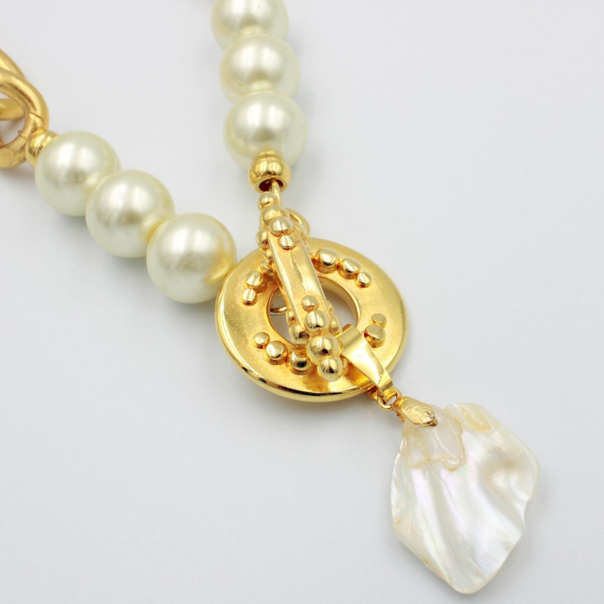 Women's Necklace with Gold Plated 24k Steel Chain, White Pearls and Natural Pearl