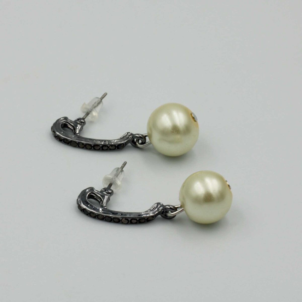 Earrings Dark silver with white pearl