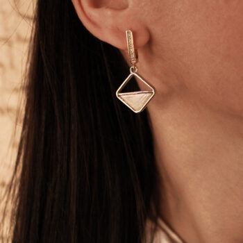 Women's Earrings in the shape of a diamond